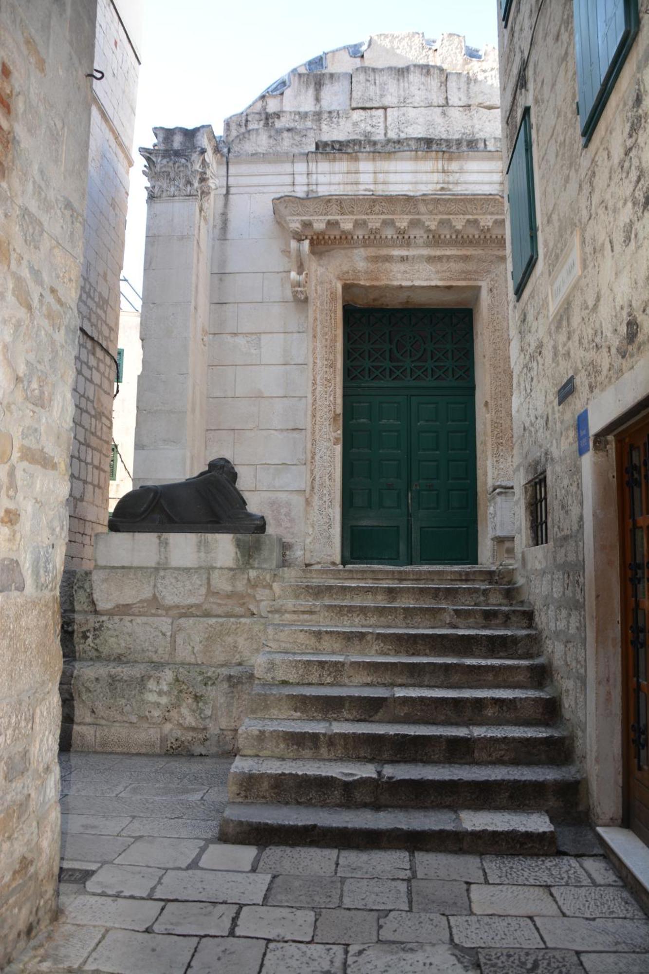 Largo Apartment In The Heart Of Diocletian Palace Split Exterior photo